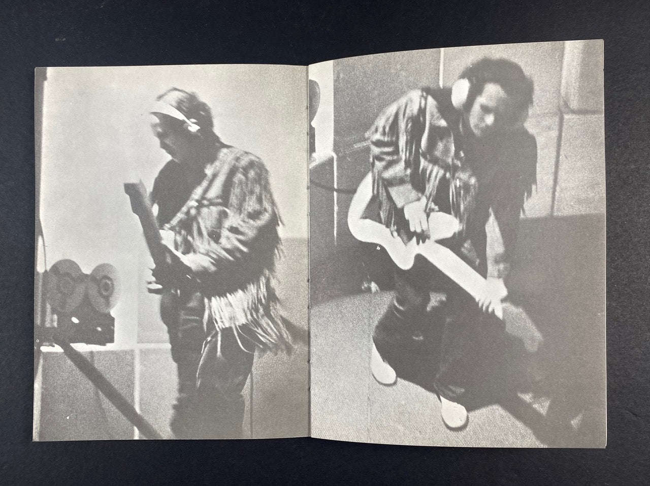 Antonio Dias – "Some artists do some not" (1974)