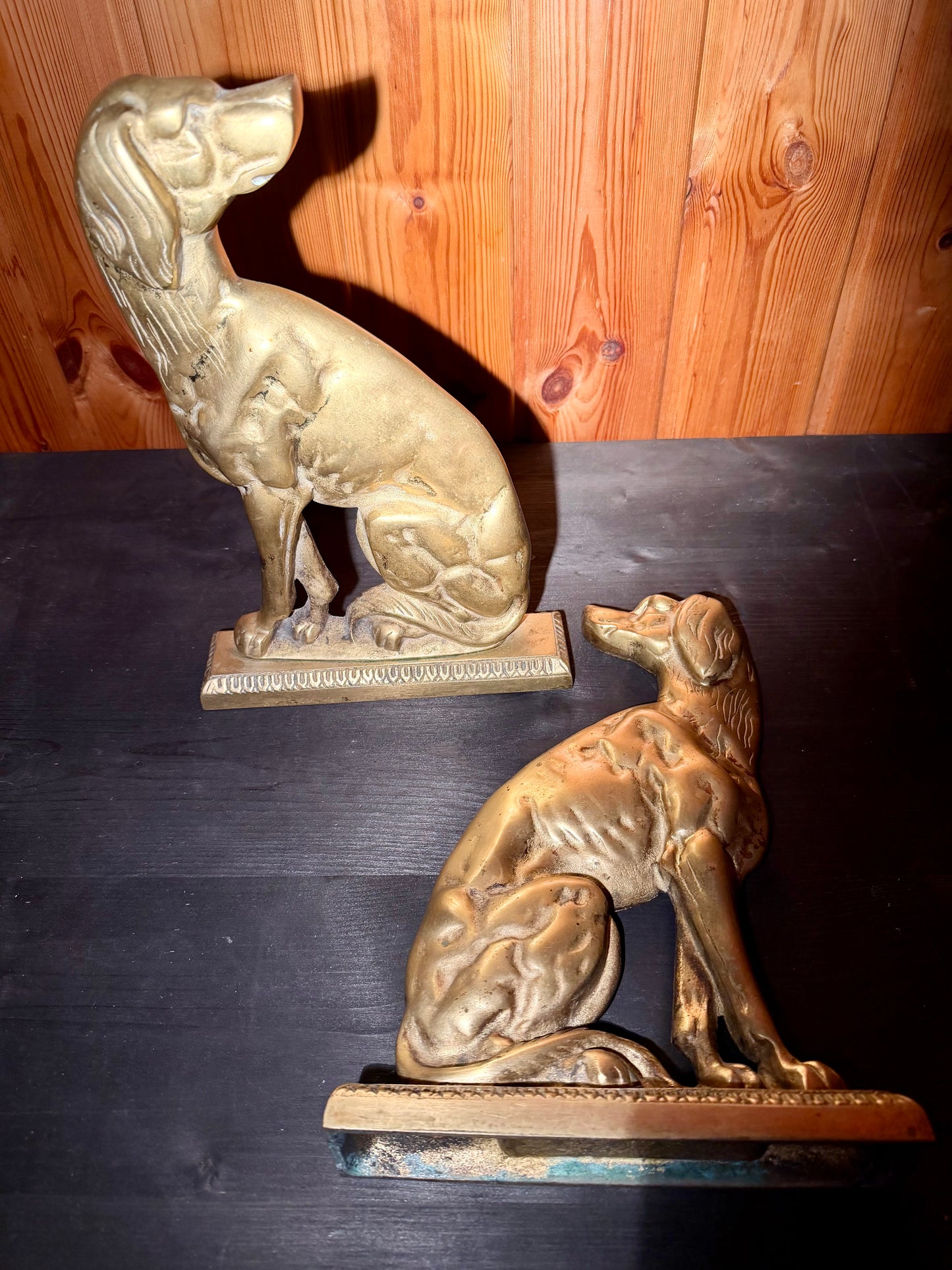 Antikes Paar Türstopper in Hundeform – Messing & Gusseisen (19. Jahrhundert)