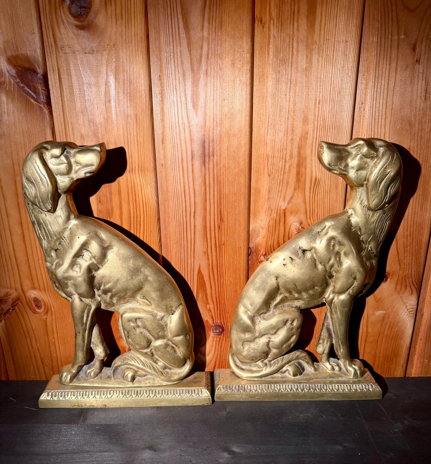 Antikes Paar Türstopper in Hundeform – Messing & Gusseisen (19. Jahrhundert)