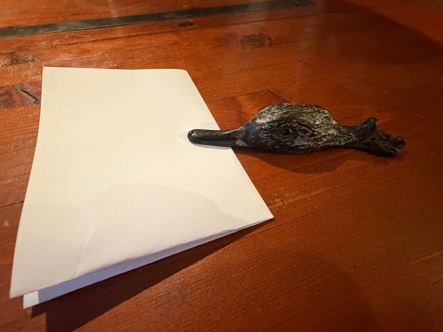 Antike Briefklammer in Entenform – Metall, um 1900